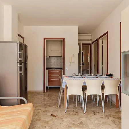 Smeralda Xl, 3 8 Posti 200mt Dal Mare Μπιμπιόνε